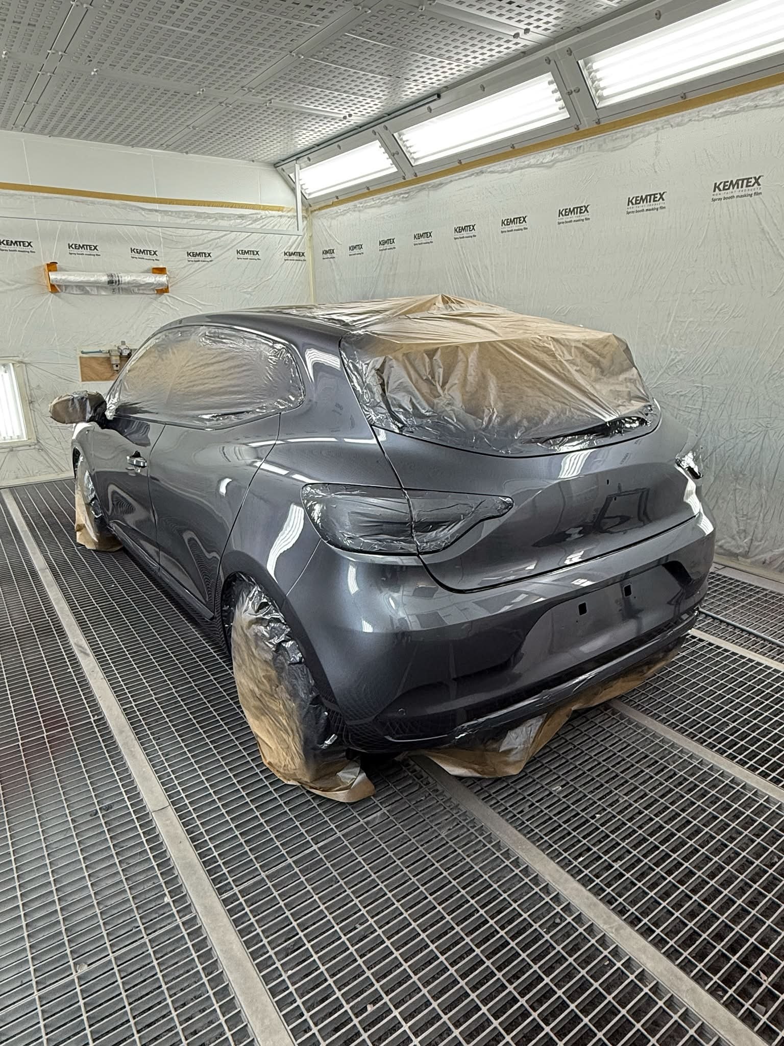 Renault Clio V — En cabine de peinture